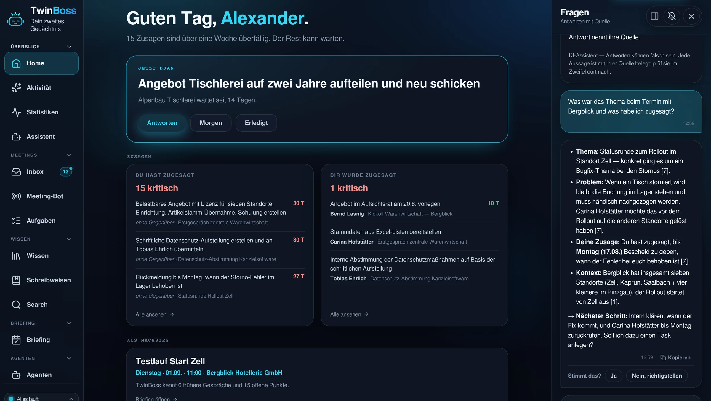 Das TwinBoss-Dashboard: offene Zusagen mit Fristen, was als Nächstes ansteht, und daneben eine Antwort mit Quellenangabe.